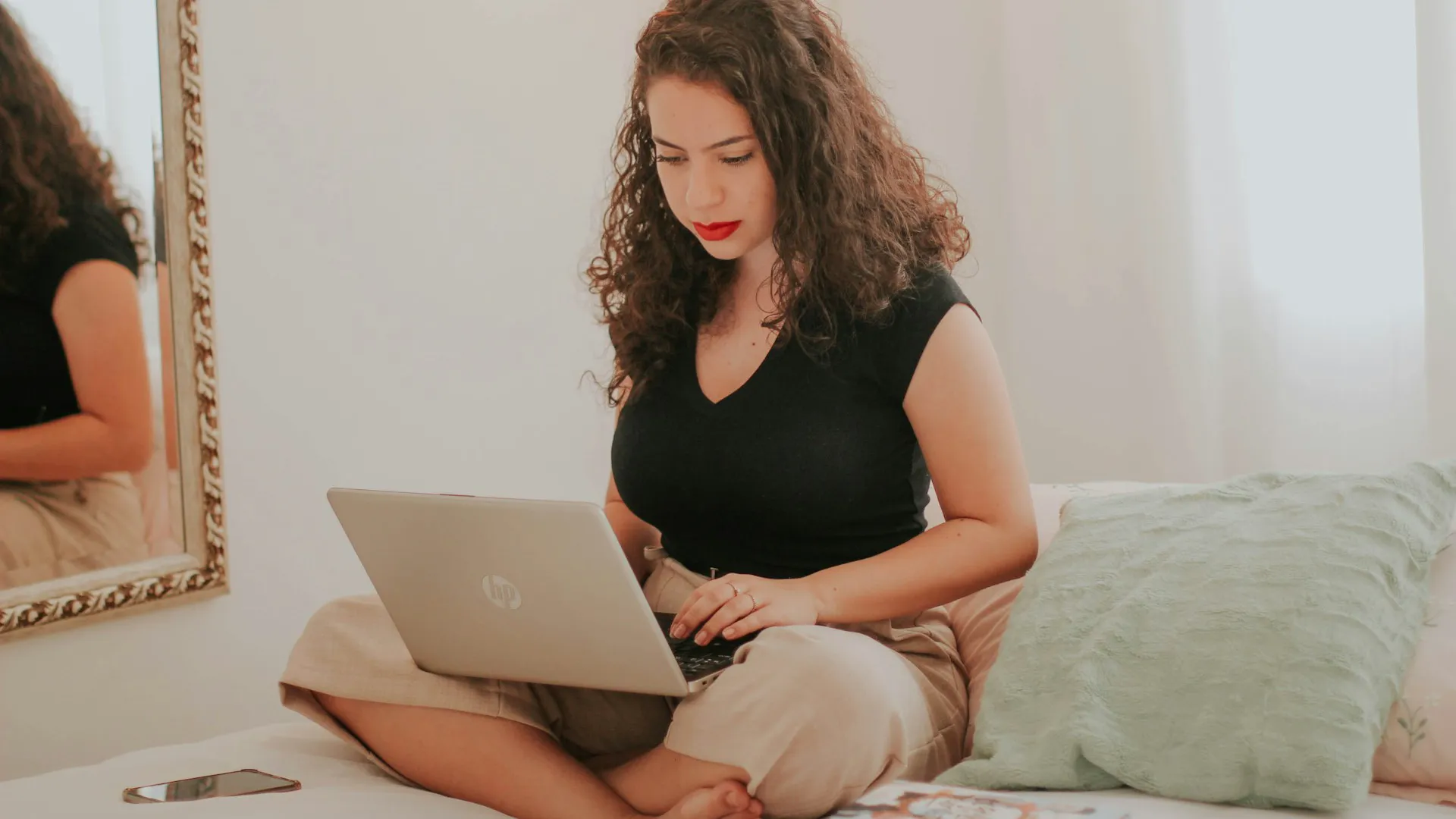 free-vs-paid-blogging-platforms-comparison